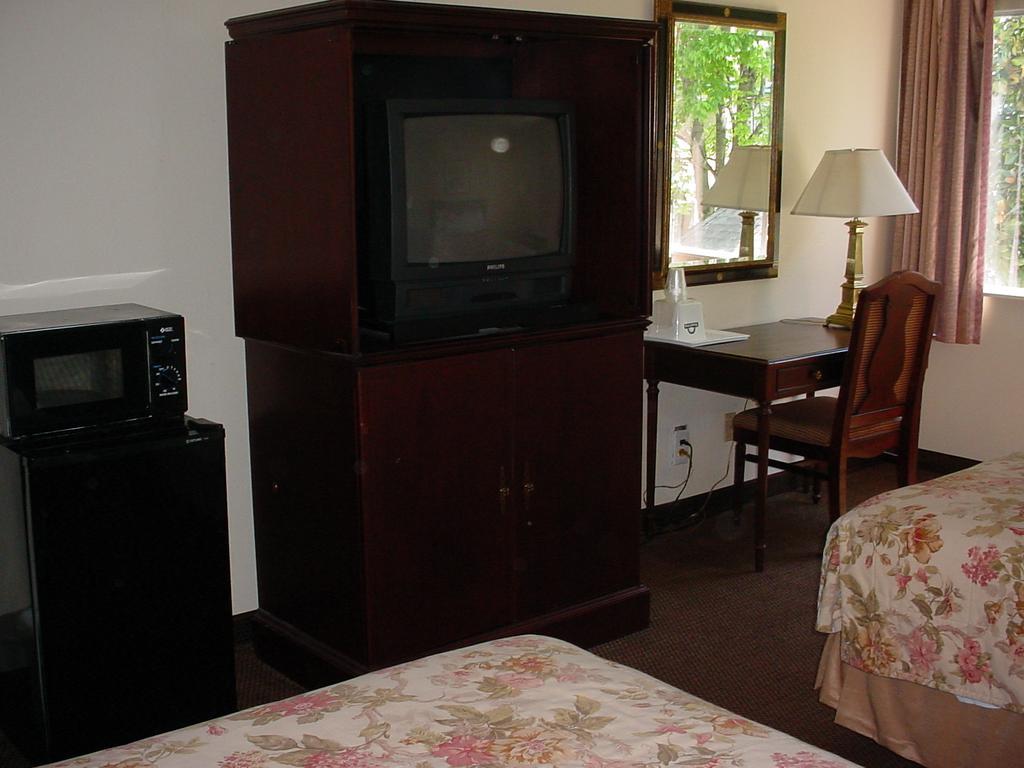 Rodeway Inn مونتغومري الغرفة الصورة